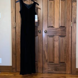 Karen Kane Black Velvet Evening dress with satin accent Sz 6